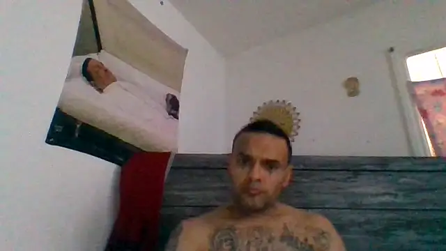 Snapshot of Houstonslong1 chatting on January 2025 08:26:01 PM Houstonslong1 online show from January 2025 08:26:01 PM