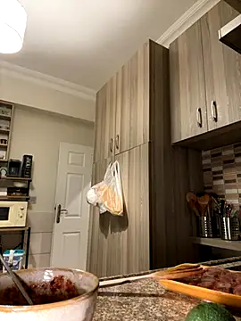 yaprakmericc online show from November 2025 04:39:01 PM