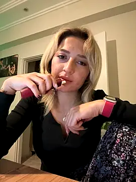 yaprakmericc online show from November 2025 08:31:01 PM