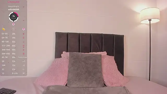 Snapshot of LynnSam_ chatting on February 2026 12:52:01 AM LynnSam online show from February 2026 12:52:01 AM