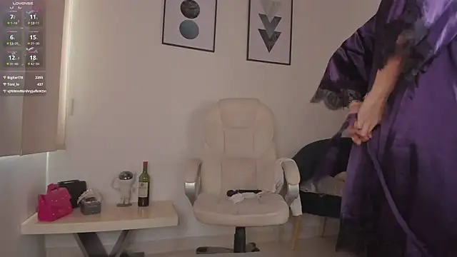 Snapshot of LynnSam_ chatting on March 2025 06:23:02 PM LynnSam online show from March 2025 06:23:02 PM