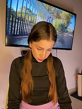 LynnSam  online show from May 2026 02:51:01 AM