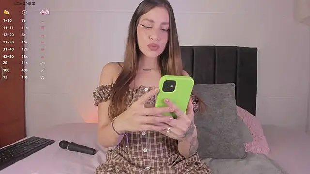 Snapshot of LynnSam_ chatting on December 2025 01:30:02 AM LynnSam online show from December 2025 01:30:02 AM