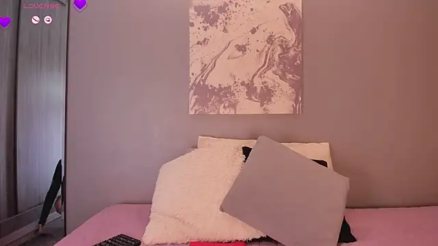 Snapshot of LynnSam_ chatting on October 2025 11:28:01 PM LynnSam online show from October 2025 11:28:01 PM