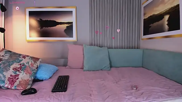 Snapshot of LynnSam_ chatting on October 2025 11:39:01 PM LynnSam online show from October 2025 11:39:01 PM