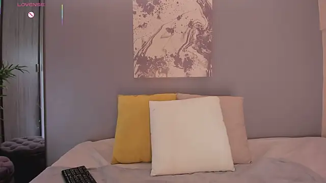 Snapshot of LynnSam_ chatting on October 2025 11:26:02 PM LynnSam online show from October 2025 11:26:02 PM