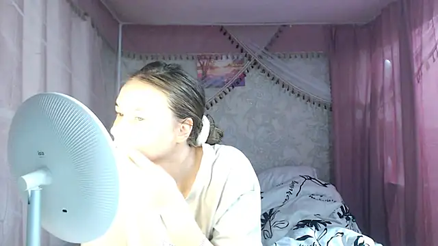 leila bambi  online show from November 2025 12:48:02 PM