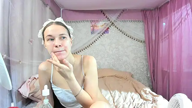 leila bambi  online show from February 2026 04:09:02 PM