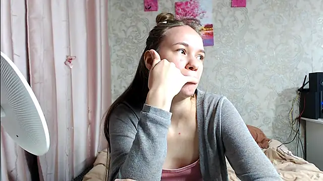 leila bambi  online show from October 2025 04:05:01 PM