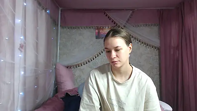 leila bambi  online show from November 2025 03:56:02 PM