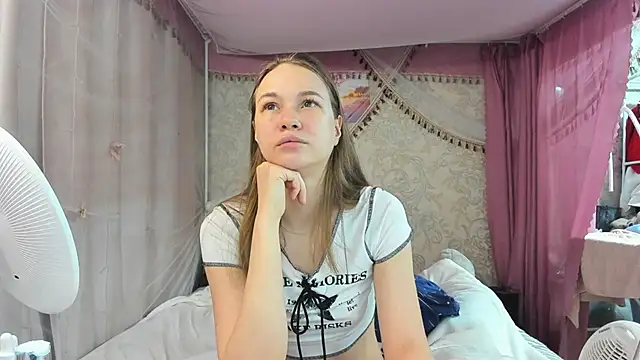 leila bambi  online show from April 2026 09:54:01 PM