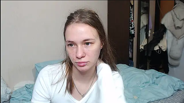 leila bambi  online show from February 2025 12:00:01 PM