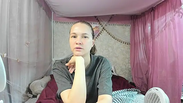 leila bambi  online show from April 2026 01:51:01 PM