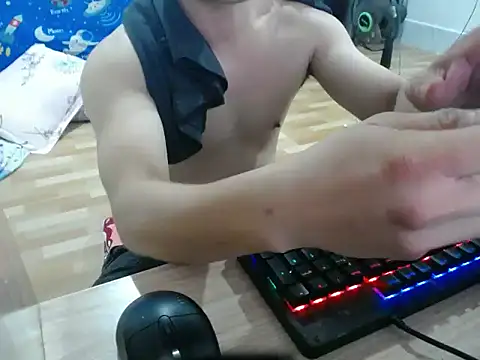 Snapshot of Cloudycockcare chatting on February 2026 08:01:02 AM Cloudycockcare online show from February 2026 08:01:02 AM