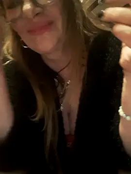 Snapshot of gildamilf chatting on November 2025 04:44:02 PM gildamilf online show from November 2025 04:44:02 PM