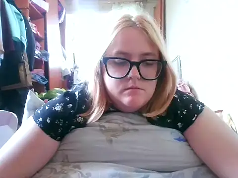 Snapshot of DesireMelissa chatting on October 2025 08:15:01 AM DesireMelissa online show from October 2025 08:15:01 AM