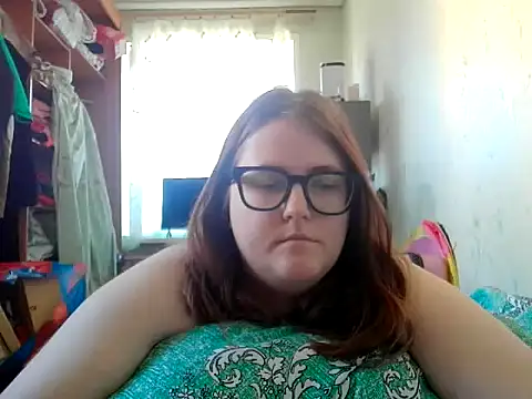 Snapshot of DesireMelissa chatting on June 2026 05:02:02 AM DesireMelissa online show from June 2026 05:02:02 AM