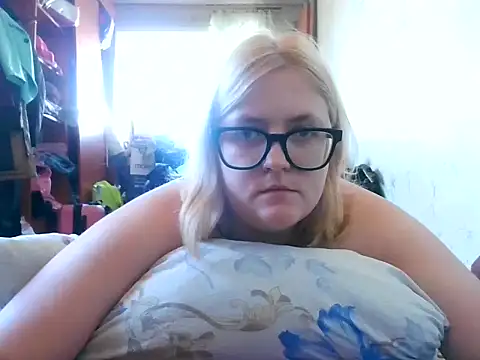 Snapshot of DesireMelissa chatting on October 2025 08:30:01 AM DesireMelissa online show from October 2025 08:30:01 AM