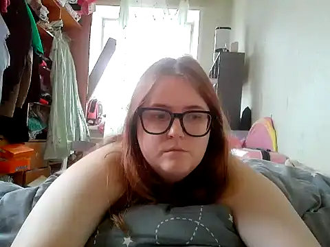 Snapshot of DesireMelissa chatting on June 2026 08:47:01 AM DesireMelissa online show from June 2026 08:47:01 AM