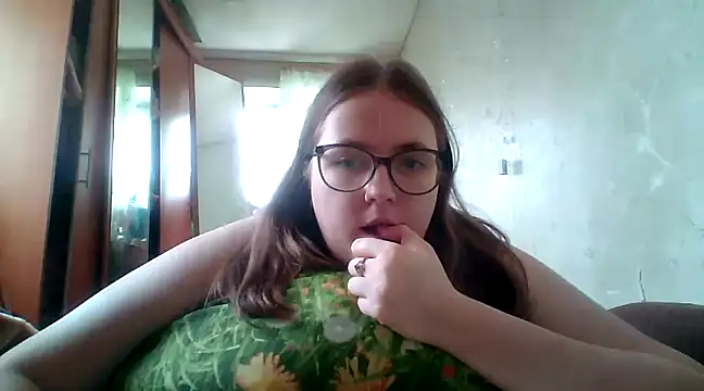 Snapshot of DesireMelissa chatting on February 2025 11:17:01 AM DesireMelissa online show from February 2025 11:17:01 AM