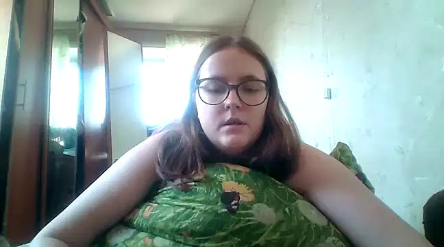 Snapshot of DesireMelissa chatting on February 2025 10:41:01 AM DesireMelissa online show from February 2025 10:41:01 AM