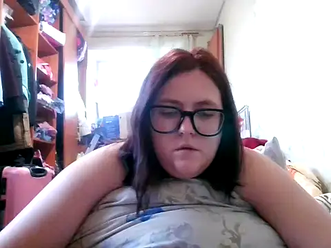 Snapshot of DesireMelissa chatting on October 2025 12:41:01 PM DesireMelissa online show from October 2025 12:41:01 PM