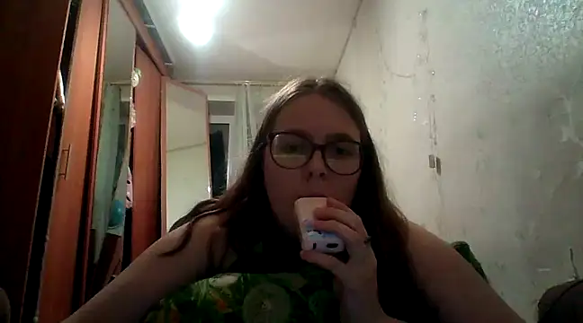 Snapshot of DesireMelissa chatting on February 2025 04:02:01 PM DesireMelissa online show from February 2025 04:02:01 PM