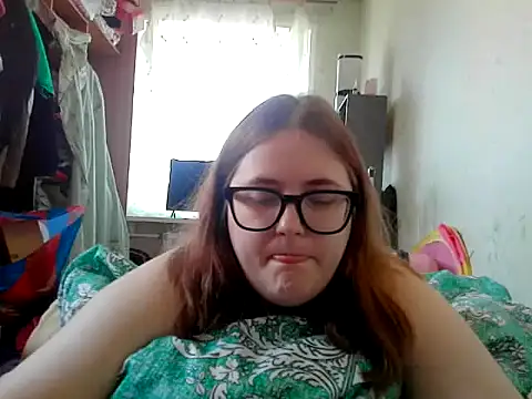 Snapshot of DesireMelissa chatting on June 2026 07:17:01 AM DesireMelissa online show from June 2026 07:17:01 AM