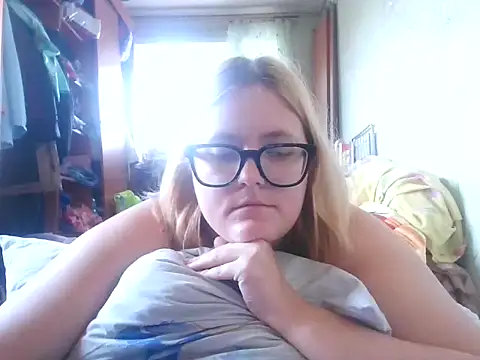 Snapshot of DesireMelissa chatting on September 2025 06:42:01 AM DesireMelissa online show from September 2025 06:42:01 AM