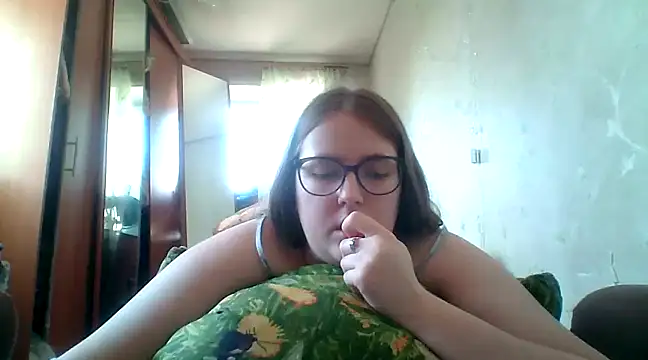 Snapshot of DesireMelissa chatting on February 2025 10:26:01 AM DesireMelissa online show from February 2025 10:26:01 AM