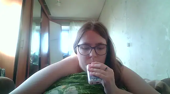 Snapshot of DesireMelissa chatting on February 2025 12:18:02 PM DesireMelissa online show from February 2025 12:18:02 PM