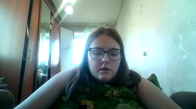 Snapshot of DesireMelissa chatting on February 2025 06:57:02 AM DesireMelissa online show from February 2025 06:57:02 AM