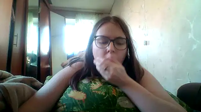 Snapshot of DesireMelissa chatting on February 2025 06:49:02 AM DesireMelissa online show from February 2025 06:49:02 AM