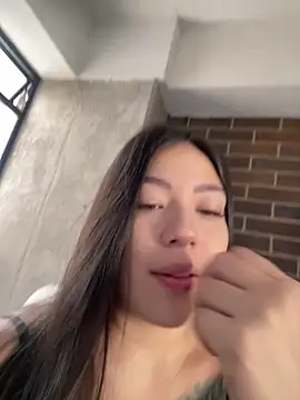 Latina vanessa online show from April 2026 01:16:02 PM