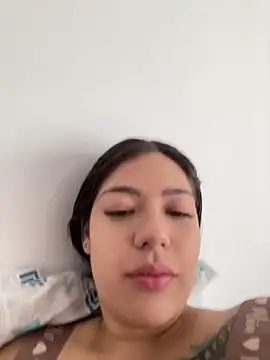 Latina vanessa online show from December 2025 01:46:01 PM