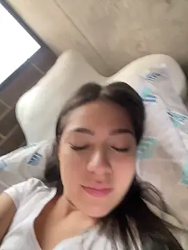 Latina vanessa online show from March 2026 08:11:01 PM