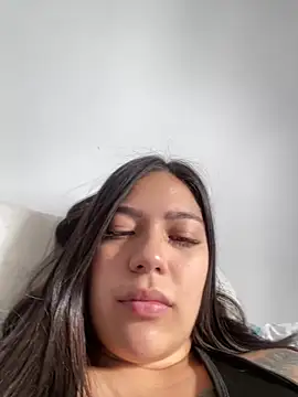 Latina vanessa online show from November 2025 07:58:01 PM