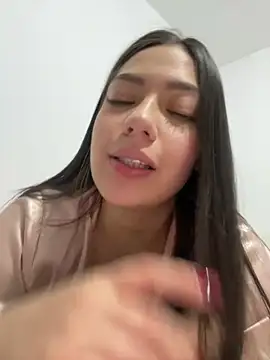 Latina vanessa online show from February 2026 02:22:02 AM