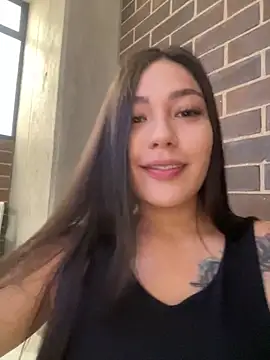 Latina vanessa online show from April 2026 04:25:01 PM