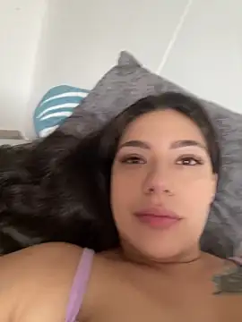 Latina vanessa online show from November 2025 01:00:02 PM