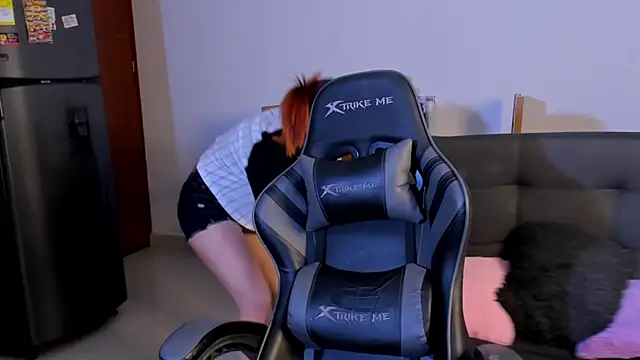 Amypond   online show from April 2026 08:15:01 PM