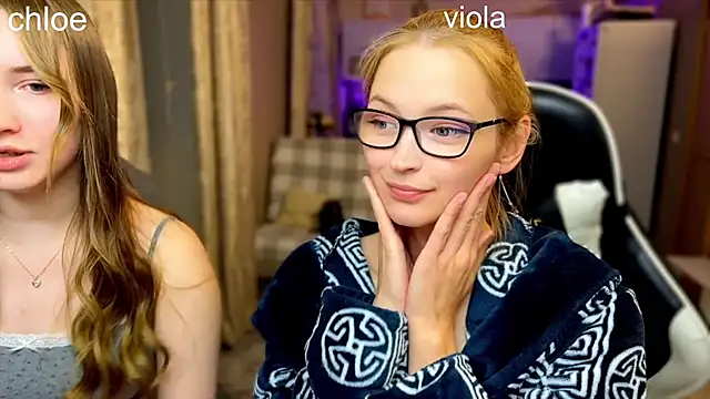 Snapshot of ChloeMillerMeow chatting on October 2025 10:33:01 PM ChloeMillerMeow online show from October 2025 10:33:01 PM