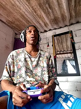 Larry-n-clouds online show from November 2025 05:02:01 PM