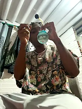 Larry-n-clouds online show from November 2025 03:40:01 AM