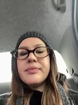 Snapshot of RinaCat chatting on November 2025 05:28:02 AM RinaCat online show from November 2025 05:28:02 AM