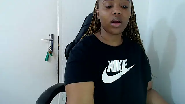 IceBellaCane313 online show from October 2025 01:45:01 PM