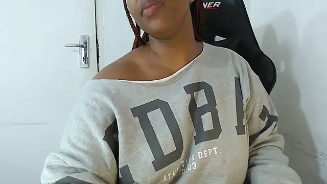 IceBellaCane313 online show from November 2025 04:39:01 AM