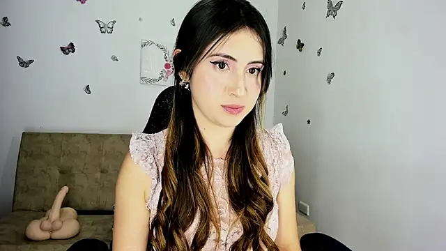 Nicol Swift  online show from January 2025 02:04:01 AM