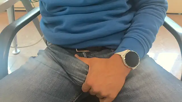 alessandroman2114 online show from October 2025 11:42:02 AM