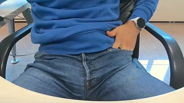 alessandroman2114 online show from October 2025 11:30:01 AM